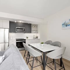 Luxury 4BR Apartment | Stunning Skyline Views