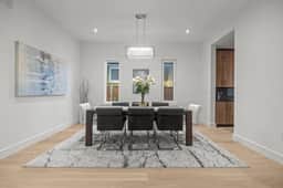 Spacious & Elegant Three Story 6 Bed Townhouse - Image 4