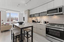Stylish 3Br2Bth in Dist. District + Free Parking - Image 3