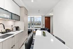 Modern 3BR/2.5BT Home + Free Parking - Image 4