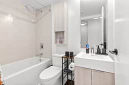 Modern 3BR/2.5BT Home + Free Parking - Image 3