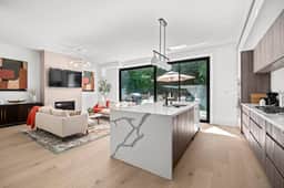 5BD 3-storey High Park home w/ Theater & Game room - Image 5