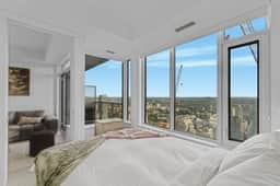 Elegant 1BR Yorkville Suite | City Views - Image 2