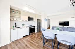 Luxurious Condo Penthouse, Balcony & Parking - Image 3