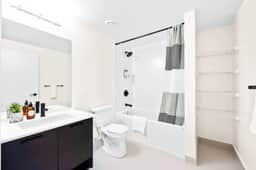 Luxurious Condo Penthouse, Balcony & Parking - Image 4