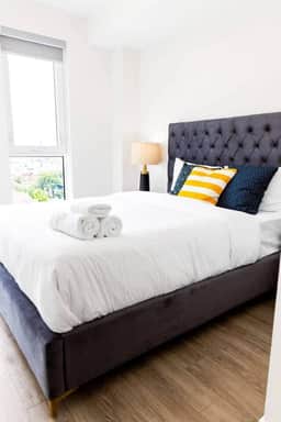Bright and Cozy 3-Bedroom Home with City Views - Image 2