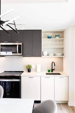 Bright and Cozy 3-Bedroom Home with City Views - Image 4