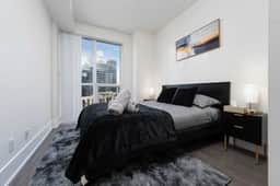 Bright 3BR Condo w/ Roger Centre & Skyline Views - Image 2