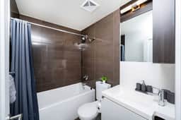 Bright 3BR Condo w/ Roger Centre & Skyline Views - Image 4