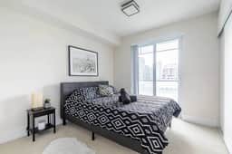 Luxury 3BR near downtown Toronto with free parking - Image 2