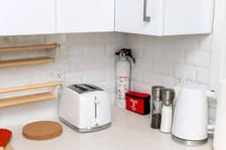 Modern 2BR House, Cozy, Family-Friendly & Central - Image 5