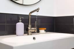 Modern 2BR House, Cozy, Family-Friendly & Central - Image 4