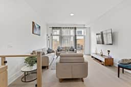 Luxury Townhouse w/ Deck Near FIFA Toronto - Image 2