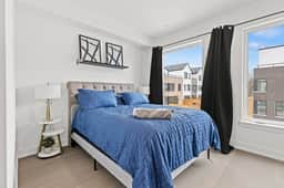 Luxury Townhouse w/ Deck Near FIFA Toronto - Image 4