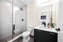 Stylish 3BR Penthouse with Stunning City Views - Image 3