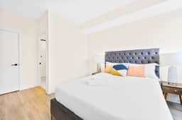 High Park Penthouse • 3BR + Den • Scenic City View - Image 4