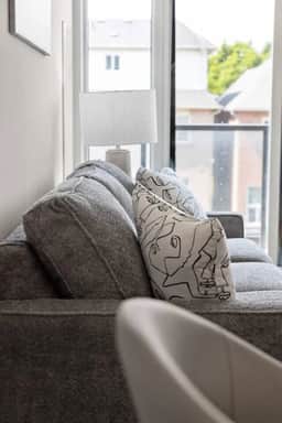 Stylish 3BR Apt | Gorgeous City Views - Image 5
