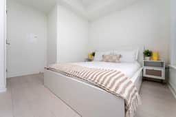 Luxury 1BR Apartment in Heart of Yorkville - Image 3