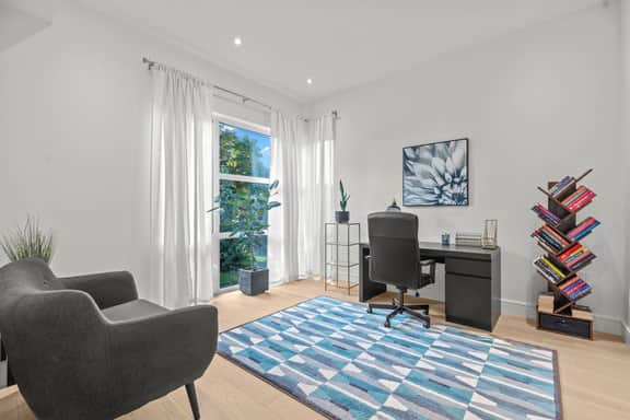 Spacious & Elegant Three Story 6 Bed Townhouse - Image 5