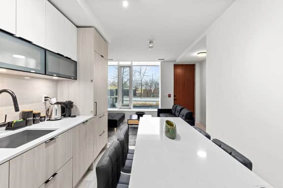 Modern 3BR/2.5BT Home + Free Parking - Image 4