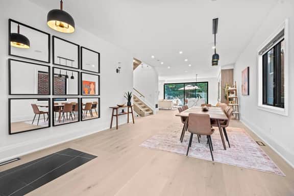5BD 3-storey High Park home w/ Theater & Game room - Image 4