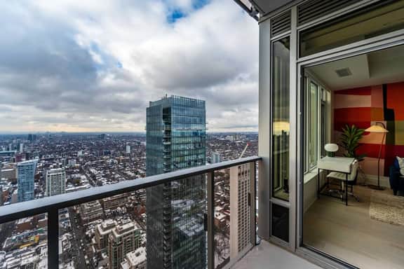 Luxury 1BR + Den Suite - Balcony & City Views - Image 4