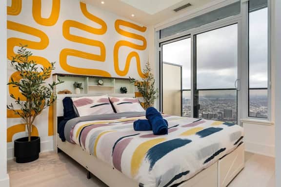 Luxury 1BR + Den Suite - Balcony & City Views - Image 2