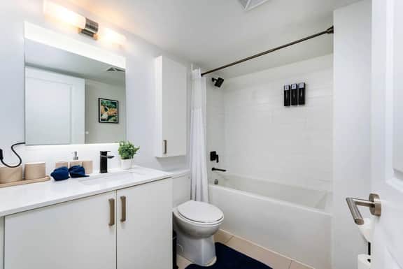 3BR Condo Townhouse w/ Parking + Patio - Image 4