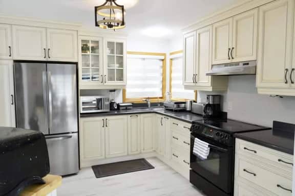 Relaxing 4BR Lake Escape with Patio & BBQ Area - Image 3