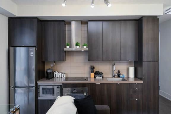 Bright 3BR Condo w/ Roger Centre & Skyline Views - Image 3