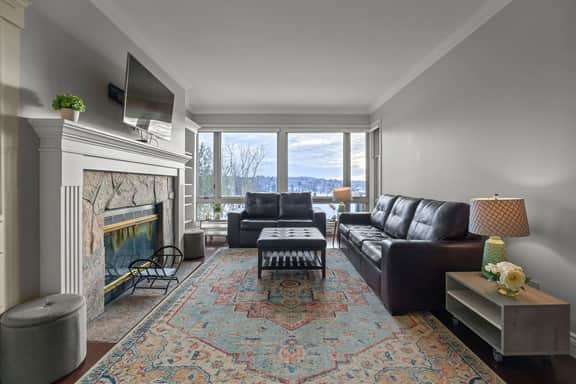 Lakefront 3BR Condo – Close to Ski & Golf Resorts - Image 3