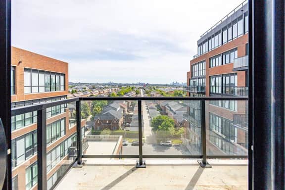 Elegant 4BR Condo with City Views & Free Parking - Image 5