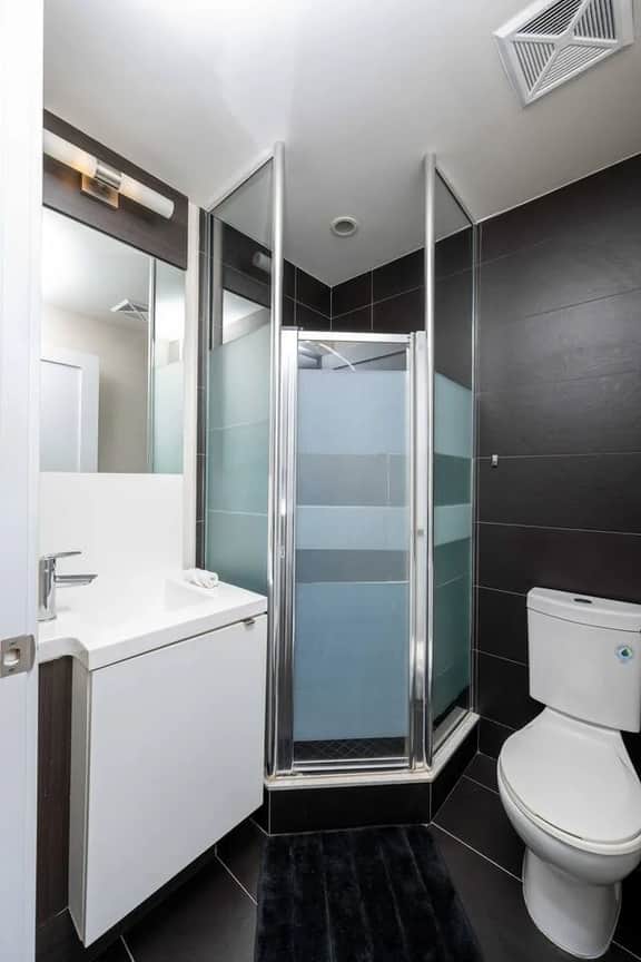 Bright 3BR Near Rogers Centre w/ Free Parking - Image 4