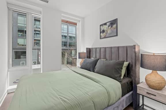2-Storey 4BDR 3BTH Townhouse in Downtown Toronto - Image 3