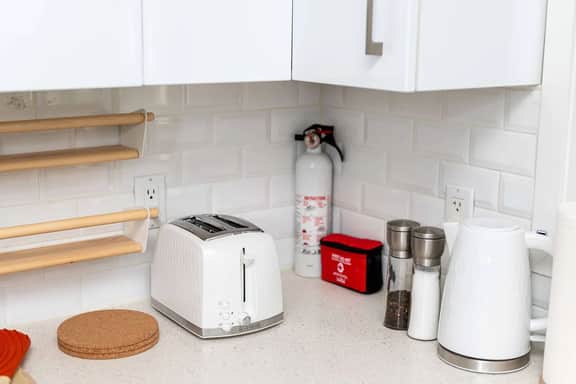 Modern 2BR House, Cozy, Family-Friendly & Central - Image 5