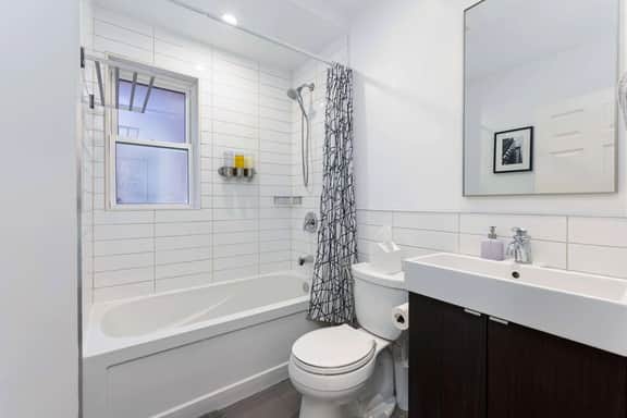 Modern 2BR House, Cozy, Family-Friendly & Central - Image 3