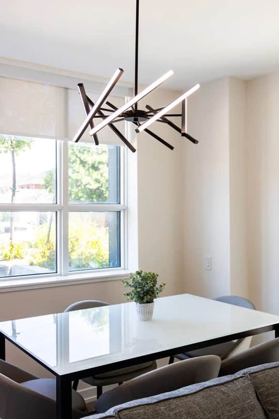 Stylish 3BR Townhome w/ Parking - Image 2