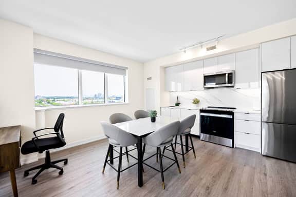 High Park Penthouse • 3BR + Den • Scenic City View - Image 2
