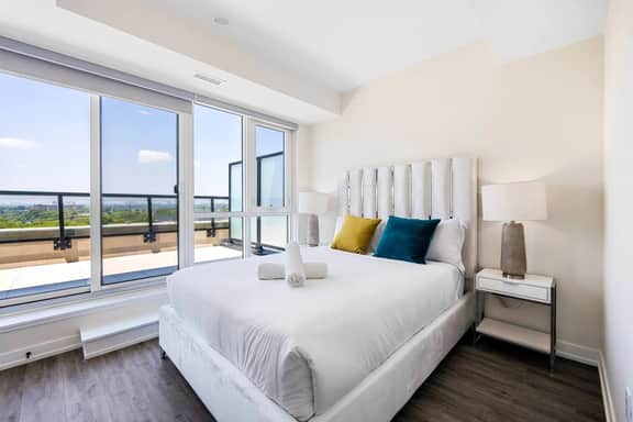 2-Level 3BR SkyLoft • City Views • Huge Terrace - Image 3