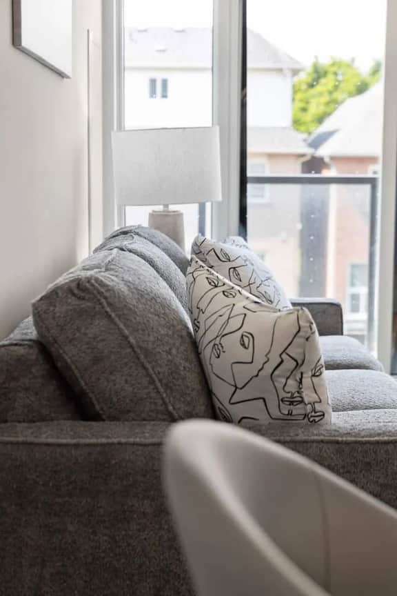 Stylish 3BR Apt | Gorgeous City Views - Image 5