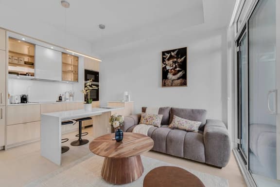 Chic 1BR with City Views in Yorkville - Image 1