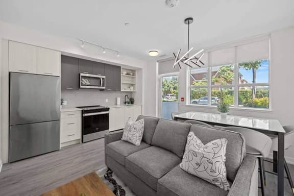 Boutique 1130sqft Stockyard Condo with Parking - Image 1
