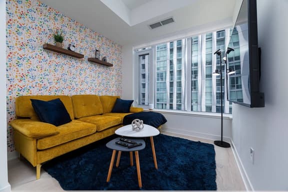 Modern Yorkville Condo • Sleeps 3 • Prime Location - Image 1